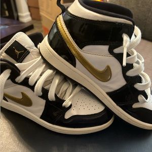 Boys Jordan 1 Mid
